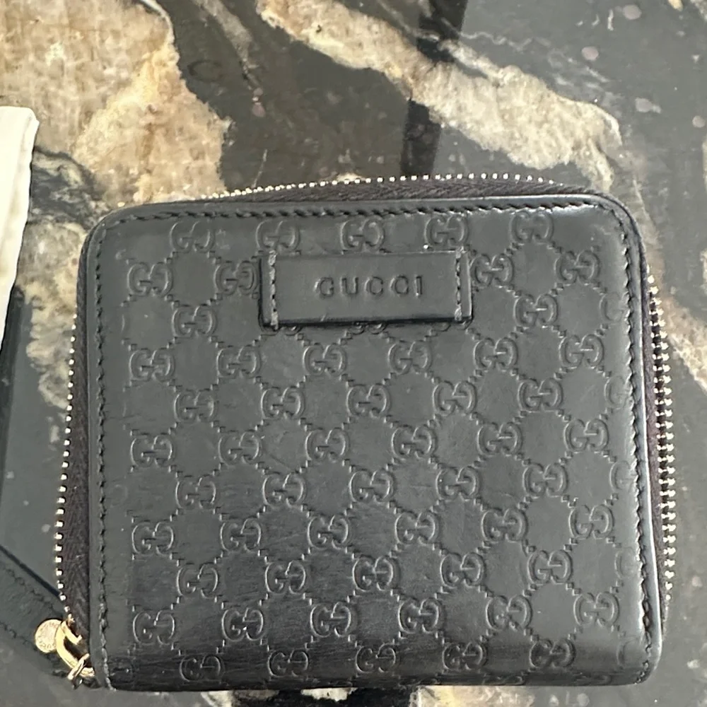Gucci Black Embossed Leather Wallet - Picture 5 of 5